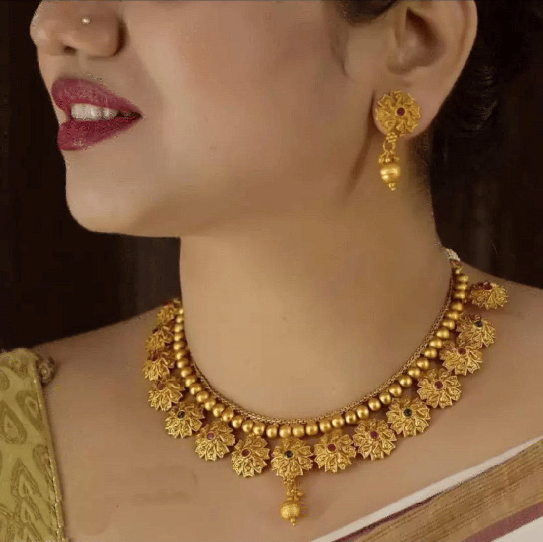 RIENTA JWL Golden Alloy Necklace Set ( Pack of 1 )